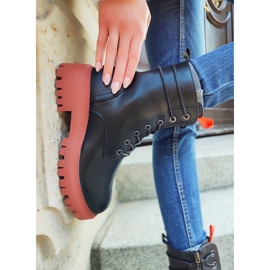 Kvinnors svarta arbetare med ett färgglatt tillägg 1