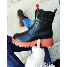 Kvinnors svarta arbetare med ett färgglatt tillägg 2