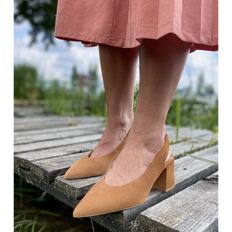 Marco Shoes Bruna pumps med häl i naturlig velour 1