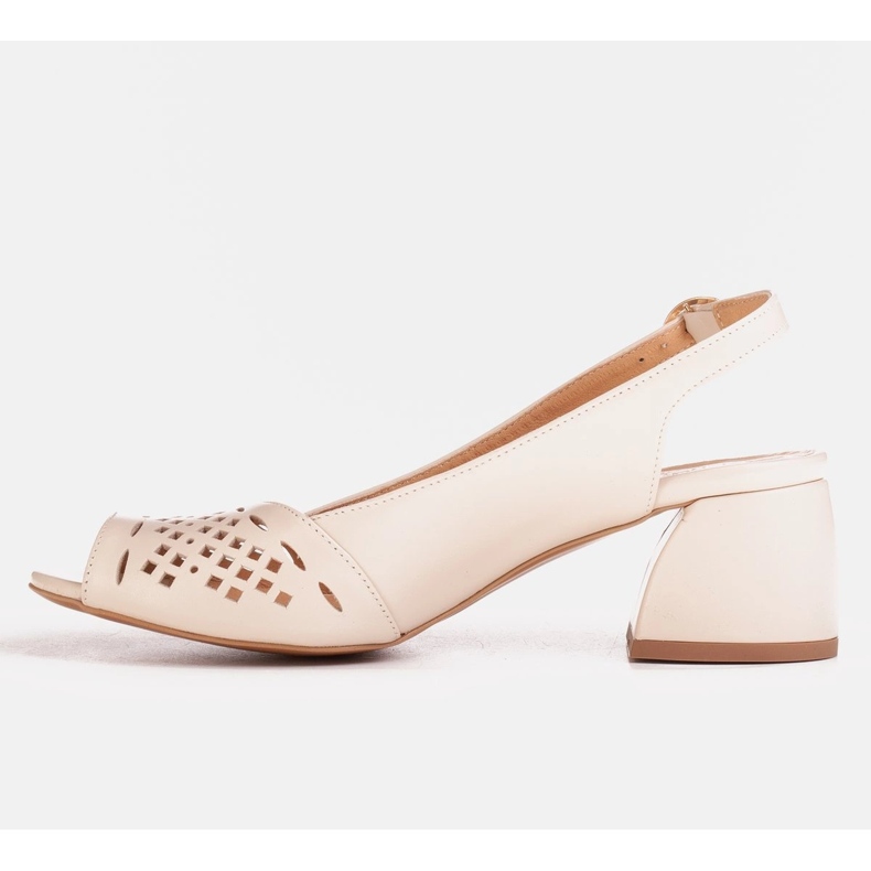 Marco Shoes Beige sandaler i mocka med perforering 1