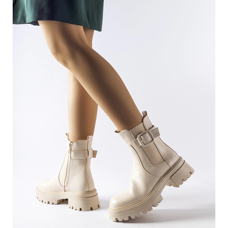 Beige isolerade Parolise stövlar 1