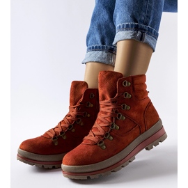 Röda isolerade Mazara vandringsskor brun 1