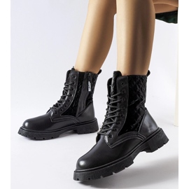 Svarta stövlar dekorerade med Jalbert-quiltning 1