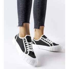 Svarta sneakers på en tjock Egidio-plattform 1