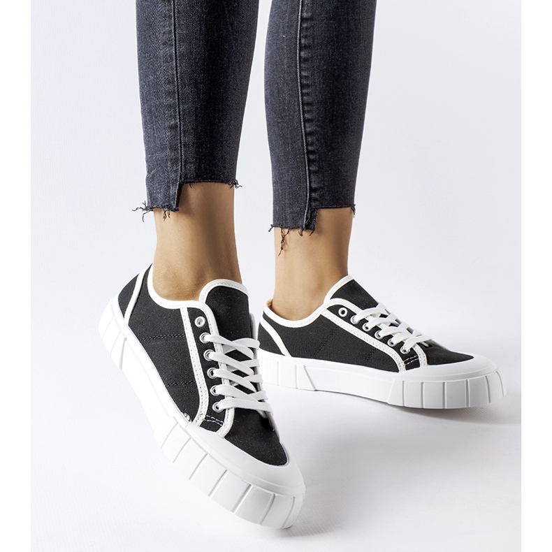 Svarta sneakers på en tjock Egidio-plattform 1