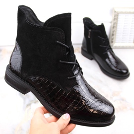 Isolerade svarta stövlar i läderpatmocka T.Sokolski 722 1