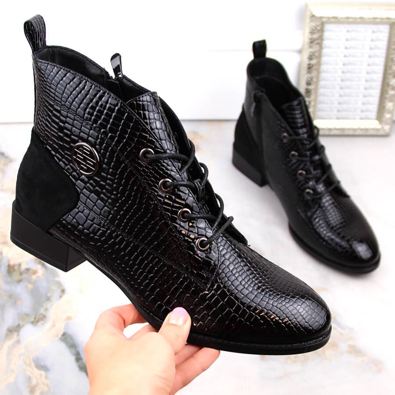 Grenstövlar i lackskinn, isolerade svarta, Filippo DBT4824 1