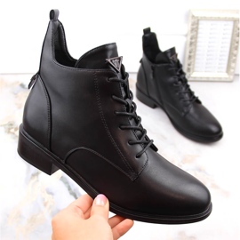 Svarta isolerade stövletter med platt klack från Filippo DBT4822 1