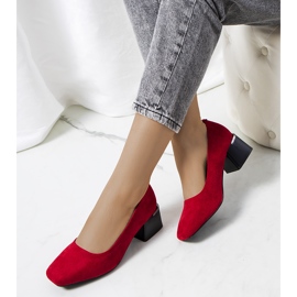 Röda pumps på Bloor-stolpen 1