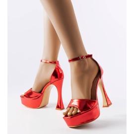 Höga sandaler i röd lack från Illinois 1