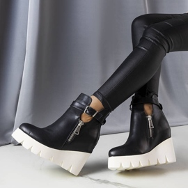 Svarta kilstövlar från Sherri 1