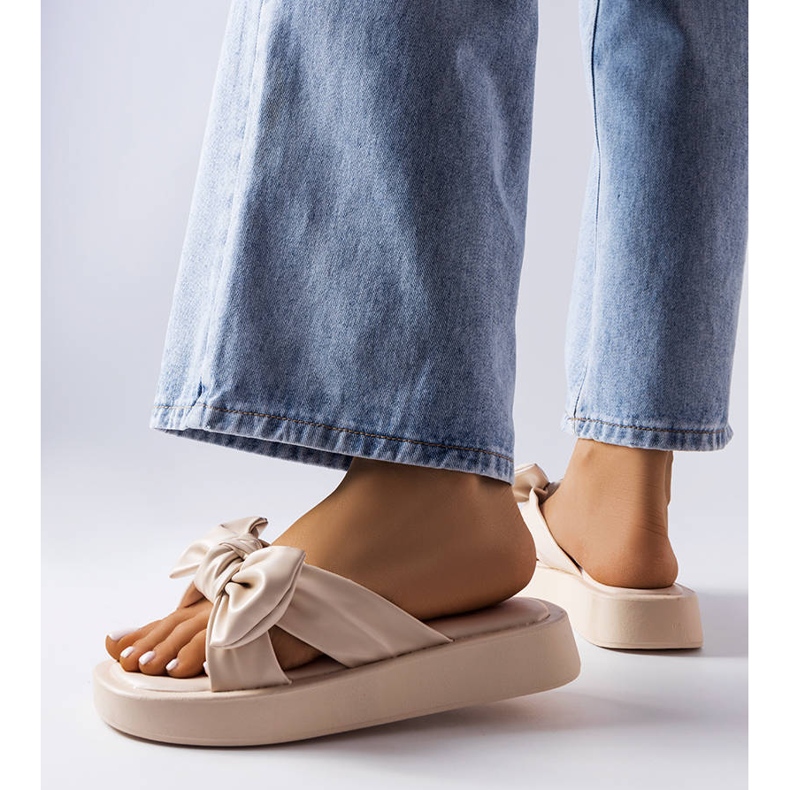Beiga platåsandaler med rosett från Edvard beige 1