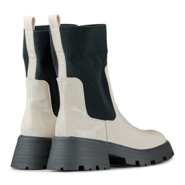 Beige lackarbetare med flexibel ovandel 1