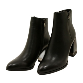 Kvinnors svarta isolerade stövlar med Filippo DBT4842/23 BK 7