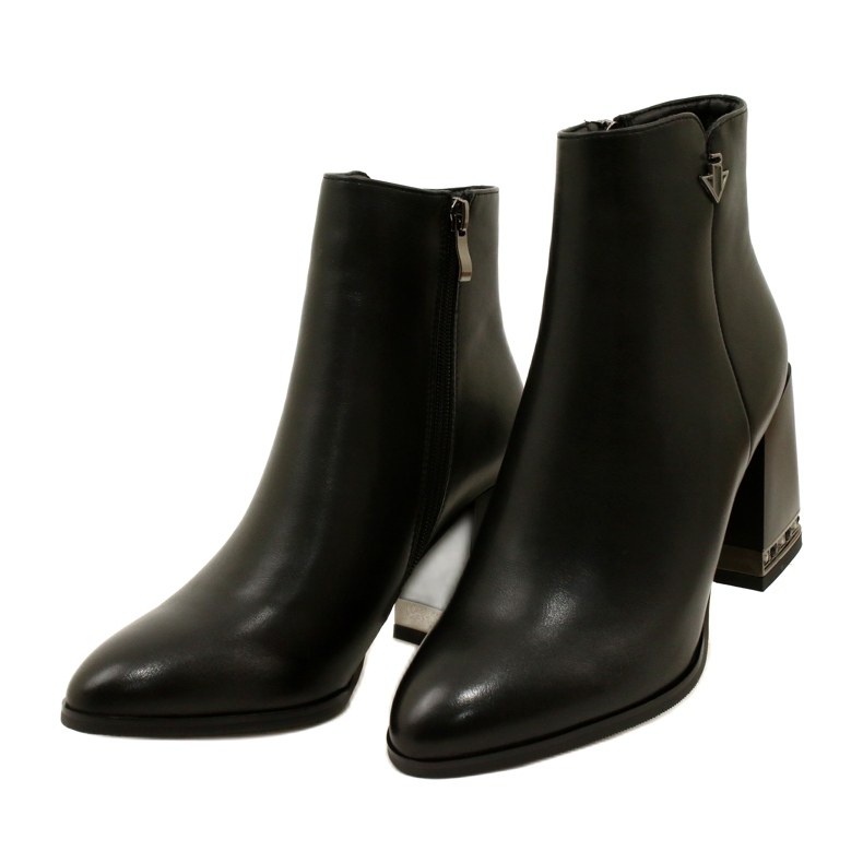 Kvinnors svarta isolerade stövlar med Filippo DBT4842/23 BK 7