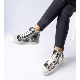 Inna Turistico svarta slitna sneakers 1