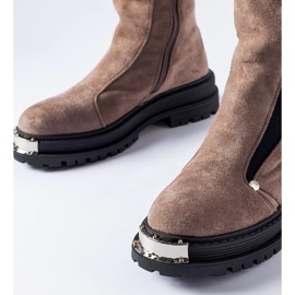 Bruna isolerade stövlar med dekorativ tå Bologna 1