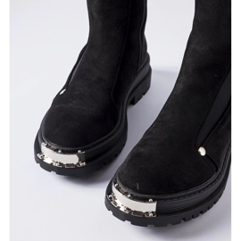 Svarta isolerade stövlar med dekorativ tå Bologna 1
