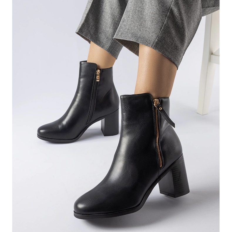 Svarta isolerade klassiska Edilio ankelboots 1