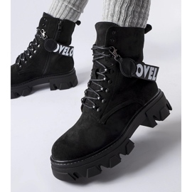 Svarta stövlar med en dekorativ avtagbar rem 1