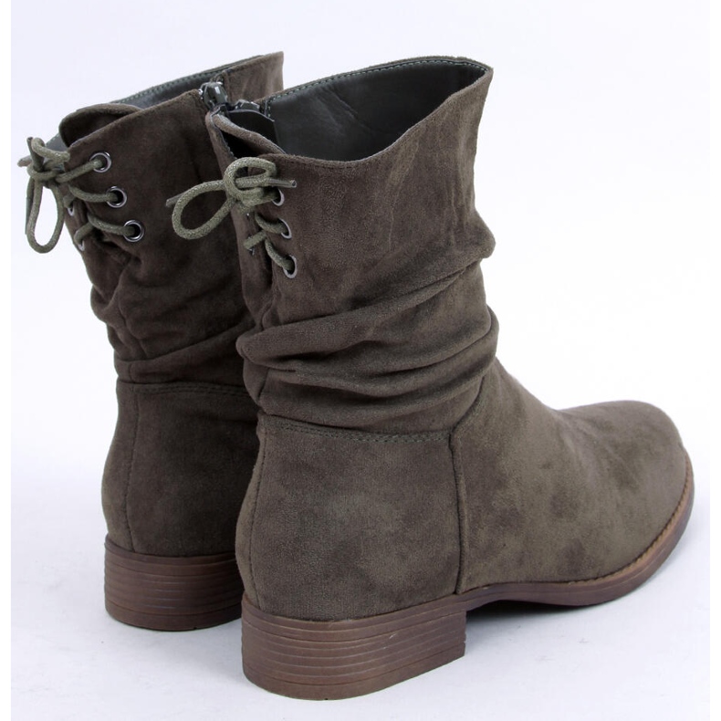 Theda Green platta stövlar i mocka grön 1