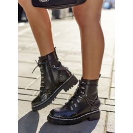 S.Barski Isolerade arbetare med kedjor, svart 1