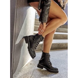 S.Barski Isolerade arbetare med kedjor, svart 3