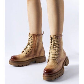 Mörkbeige stövlar med djurtryck från Suviana 1