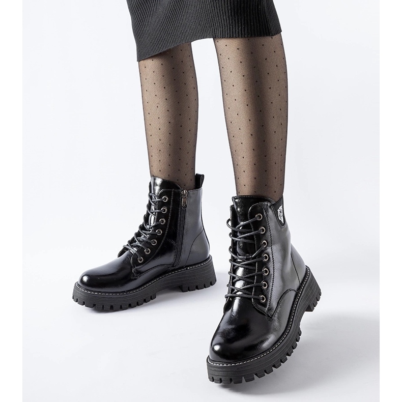 Svarta, isolerade, lackerade Bungana-arbetare 1