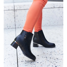 Svarta eleganta stövlar med Bocconi-rhinestones 1