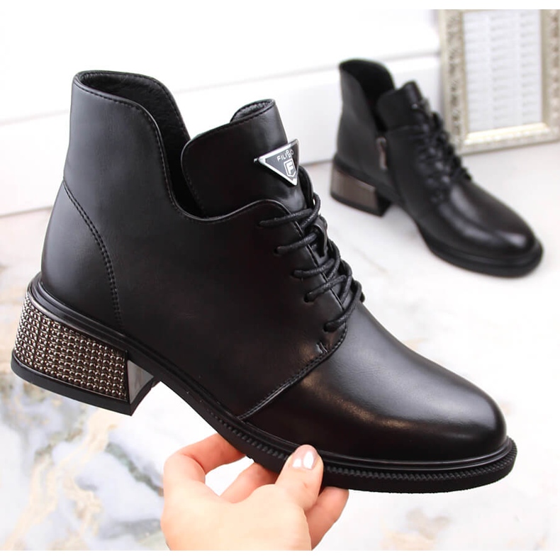 Svarta Filippo DBT4881 isolerade ankelstövlar för kvinnor med en dekorativ klack 1