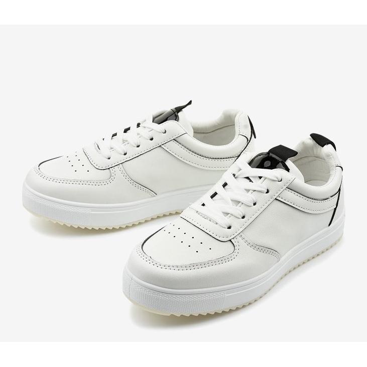 Vita sneakers med svarta inlägg KK-203 2
