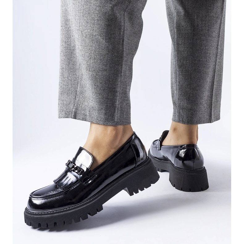 Svarta patent loafers med spänne från Agordina 1