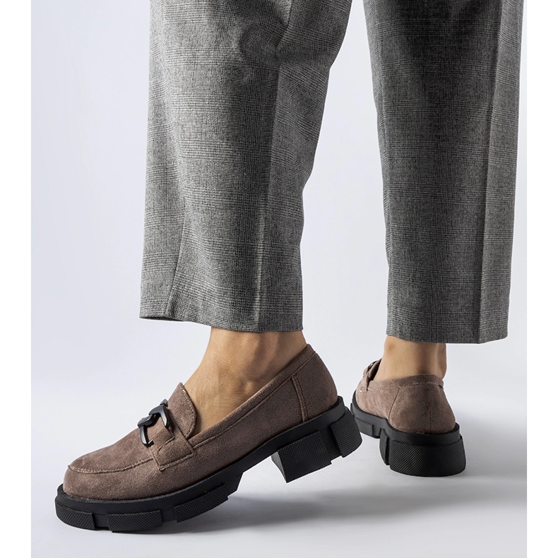 Bruna massiva mockasiner med ett spänne 1