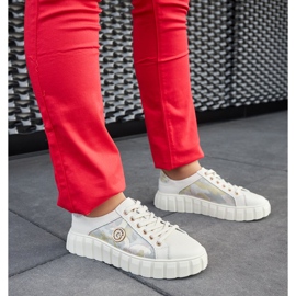 Beige läder sneakers med strass 1