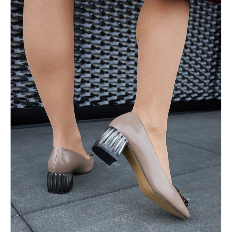 Bruna pumps med fyrkantig tå 1