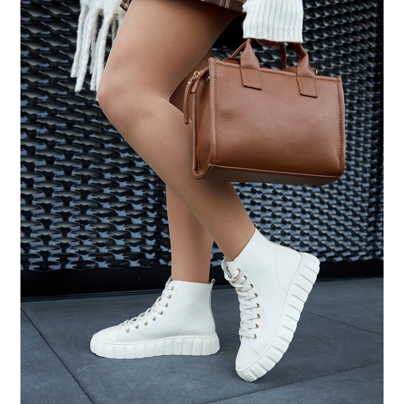 Beige långa lädersneakers 1