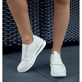 Beige läder sneakers med strass 1