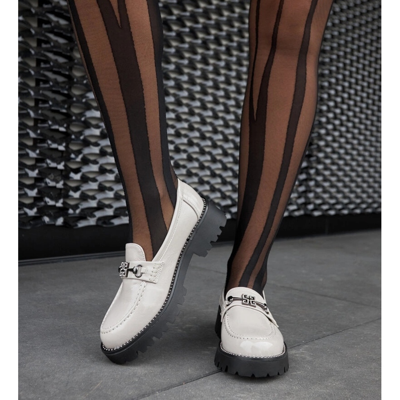 Grå patent loafers med strass 1