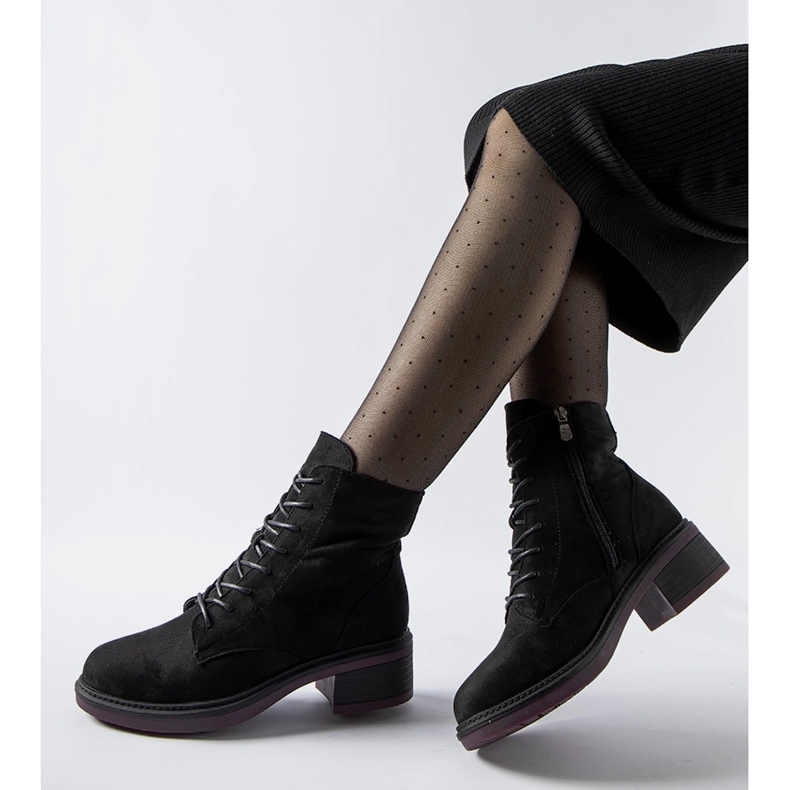 Svarta klassiska ankelboots med lila sula från Teo 1