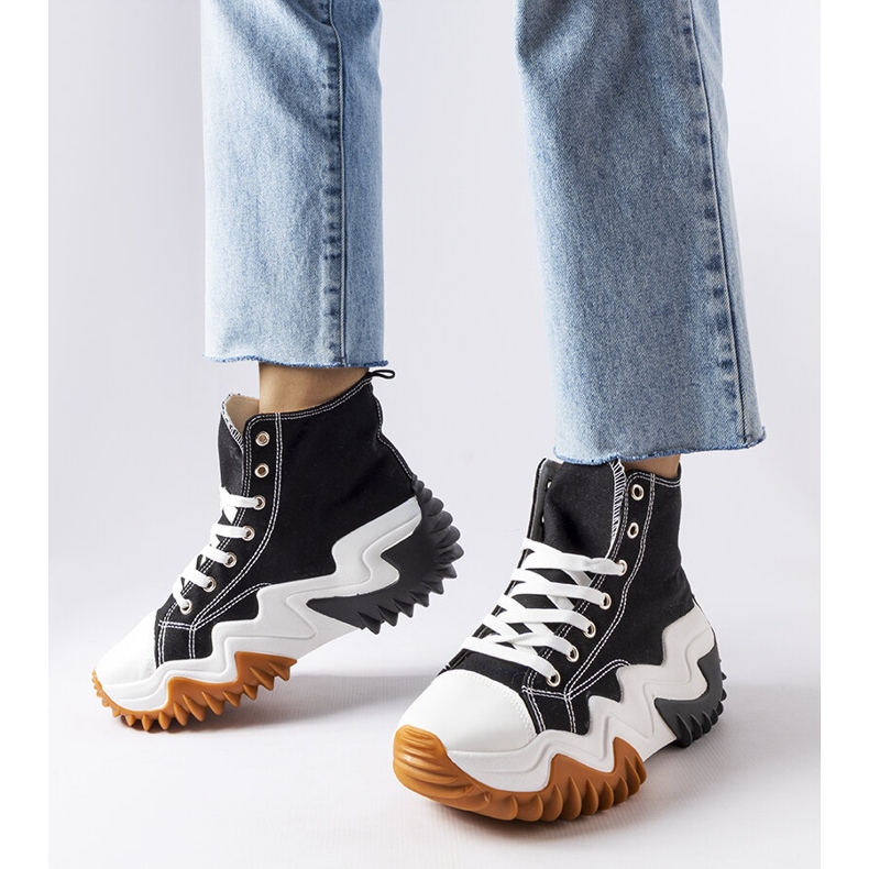 Svarta sneakers med tjock sula från Toro 1