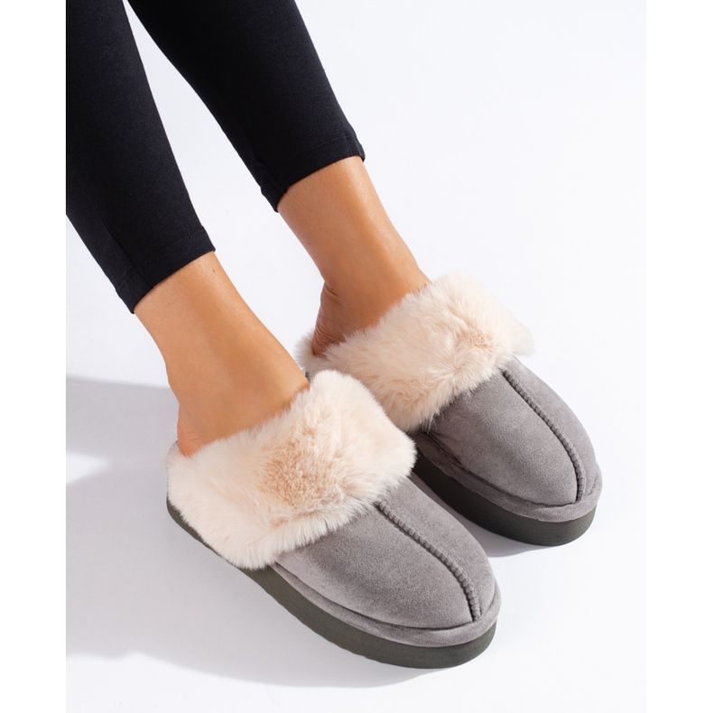 Fluffiga grå mjuka leksaker på Shelovet-plattformen 1