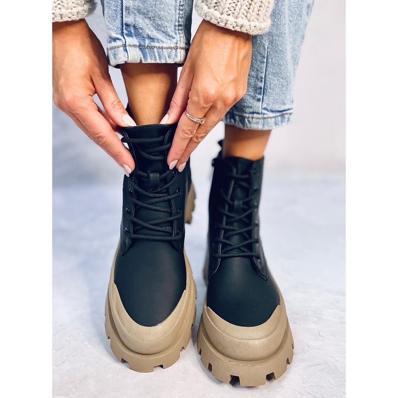 Toma Black vandringskängor svart 1