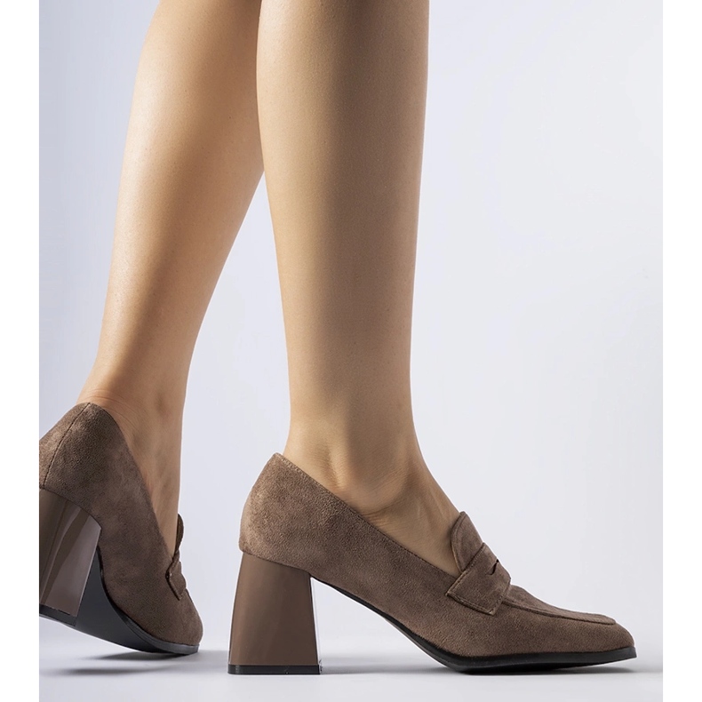 Bruna pumps på en patenterad Mill-klack 1