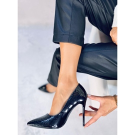 Pumps på en Lone Black stilettklack svart 1