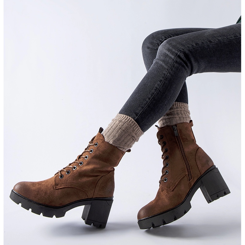 Romilda högklackade stövlar i brun mocka svart 1