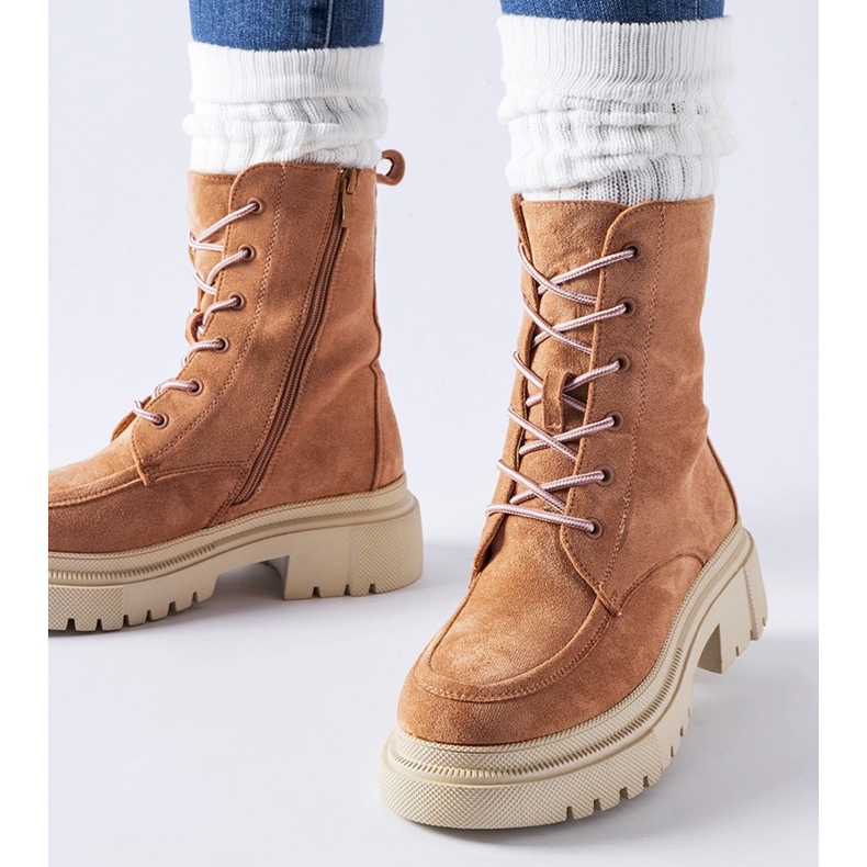 Röda sneakers med massiv Riel-sula 1