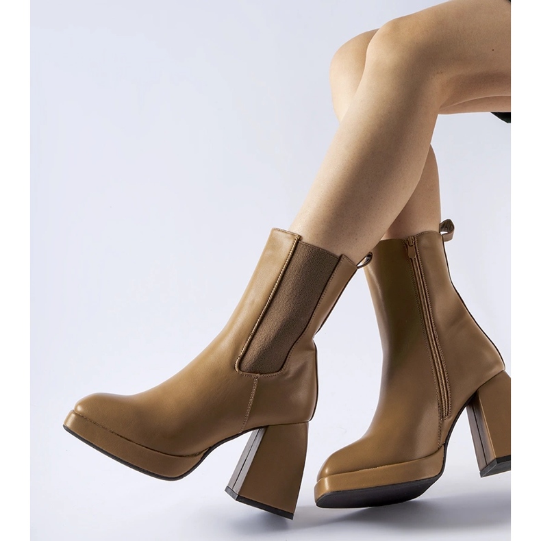 Bruna, isolerade stövletter från Adamo 1