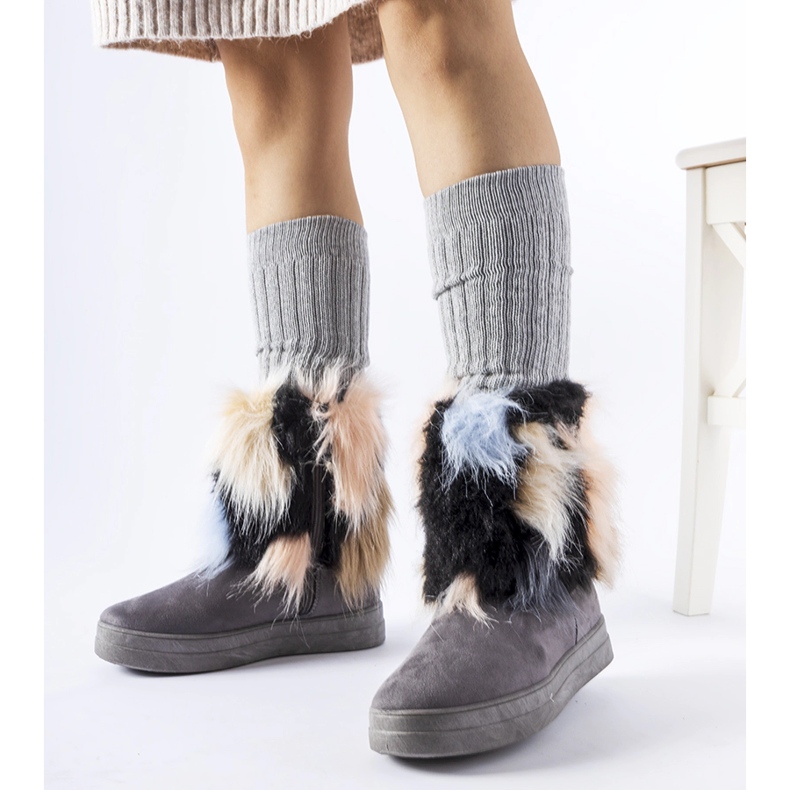 Grå isolerade snöstövlar med päls från Cordero 1