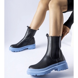 Georgettes svarta skor med blå sula 1